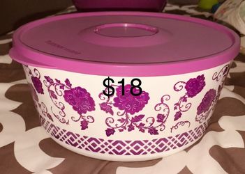 Med Tupperware bowl