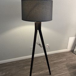 Decorative lamp in walnut