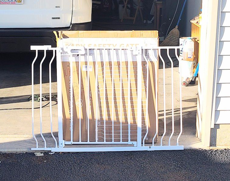 New Grownsy 29.5" To 48" Baby Or Dog Safety Gate White 