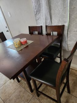 CROWN MARK  5 piece counter height set dinning table
