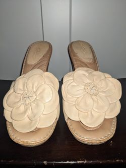 Brand New Born Crown Beige/Cream Genuine Leather Flower & Cork Heels 