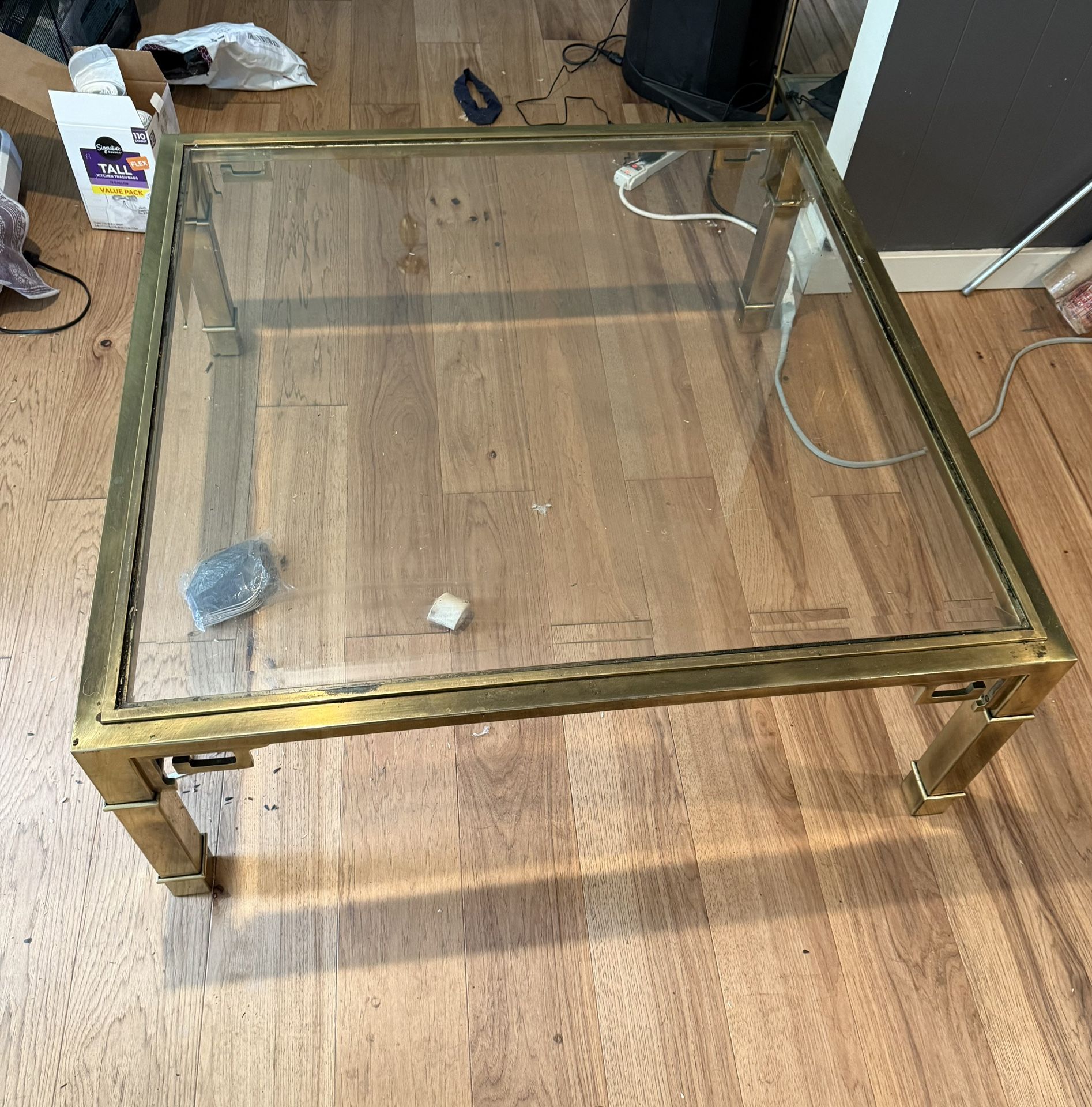 Square coffee Table W glass Top