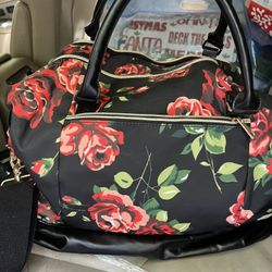 Bag With Bottom Insulated Pocket