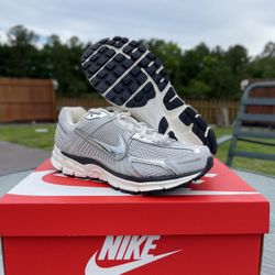 Nike Zoom Vomero 5 Photon Dust Metallic Silver Size 10 Women's