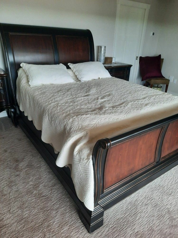 Seven Seasons By Hooker QueenBedroom Set