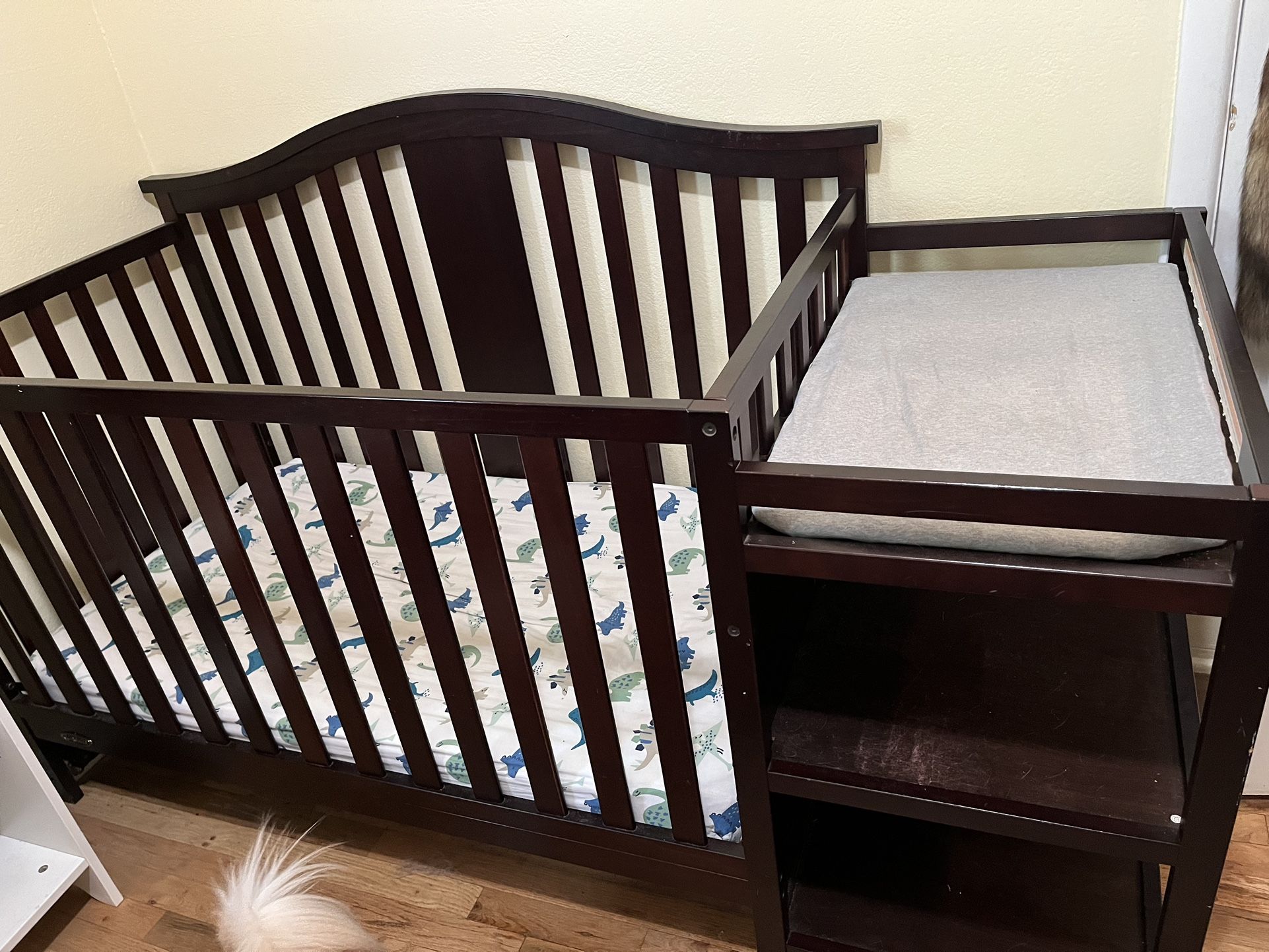 Graco Solano Wood Crib With Changing Table