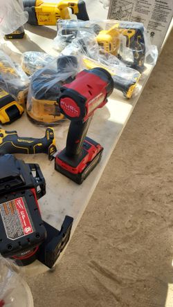 Milwaukee
M18 FUEL GEN-3 18V Lithium-
lon Brushless Cordless 1/2 in.
Compact Impact Wrench with
Friction Ring (Tool-Only)