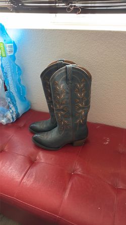 Ariat cowgirl boots
