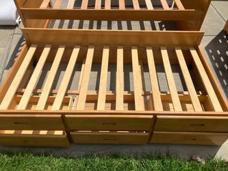 Single Bed….with a 2nd trundle bed.