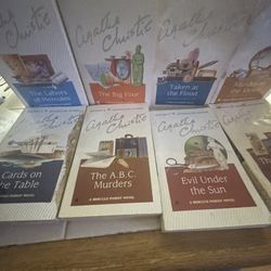 Agatha Christine  Novels  Collect Of 8 Paper Backs Book