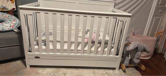 White Gracco Wood Baby Crib with Drawer and mattress