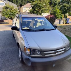2000 Toyota Sienna