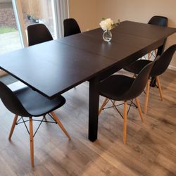 Extendable Table with 6 Chairs