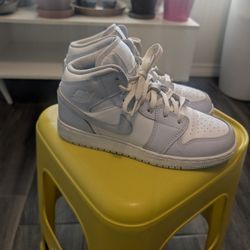 Air Jordan 1 Mid ‘Grey Fog’ - Size 6y