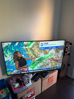 55 Samsung smart tv ,with remote control ,excellent working condition, first person that brings $100 now take it Costa Mesa
