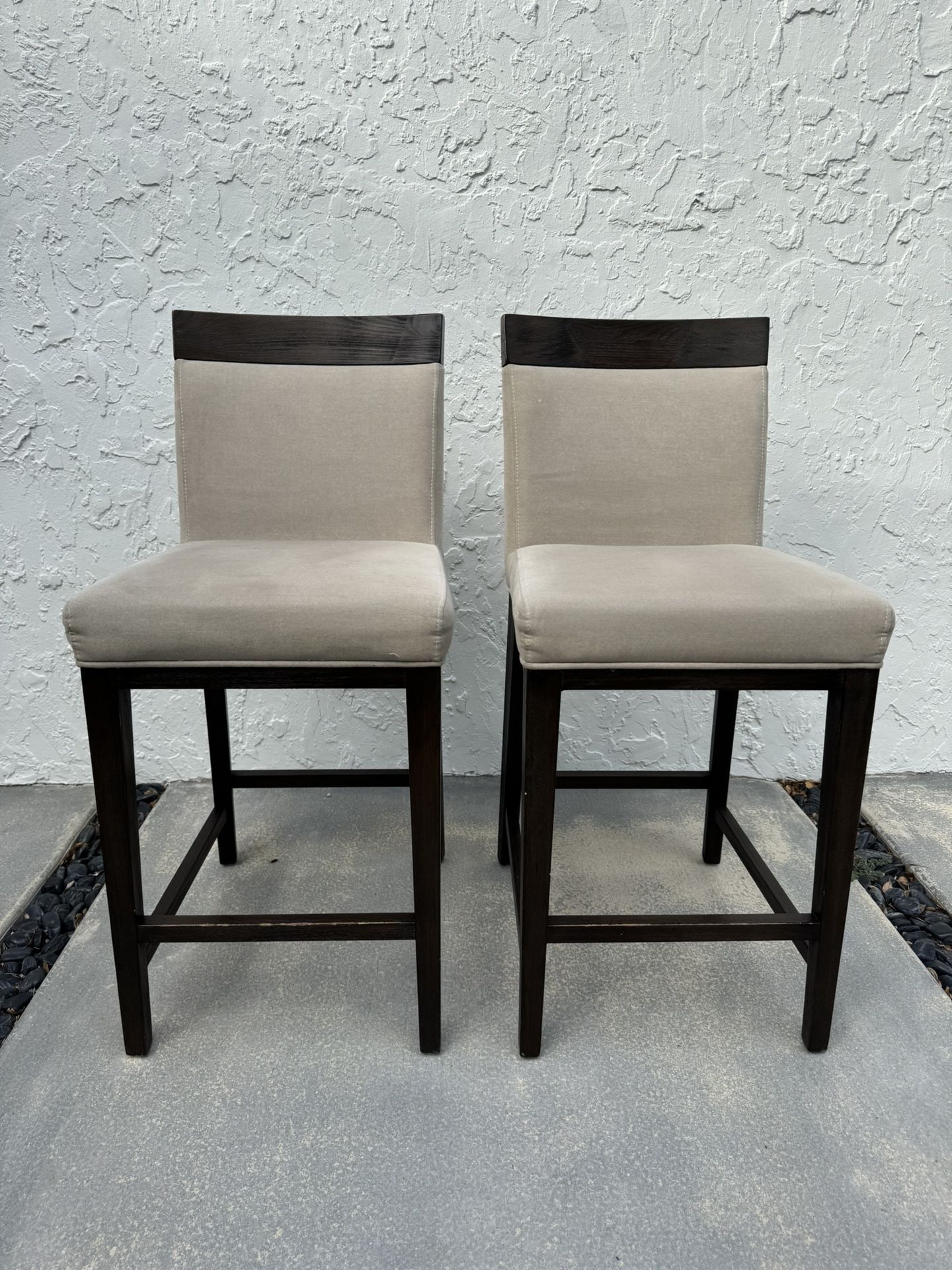 Bar/counter Stools/Chairs