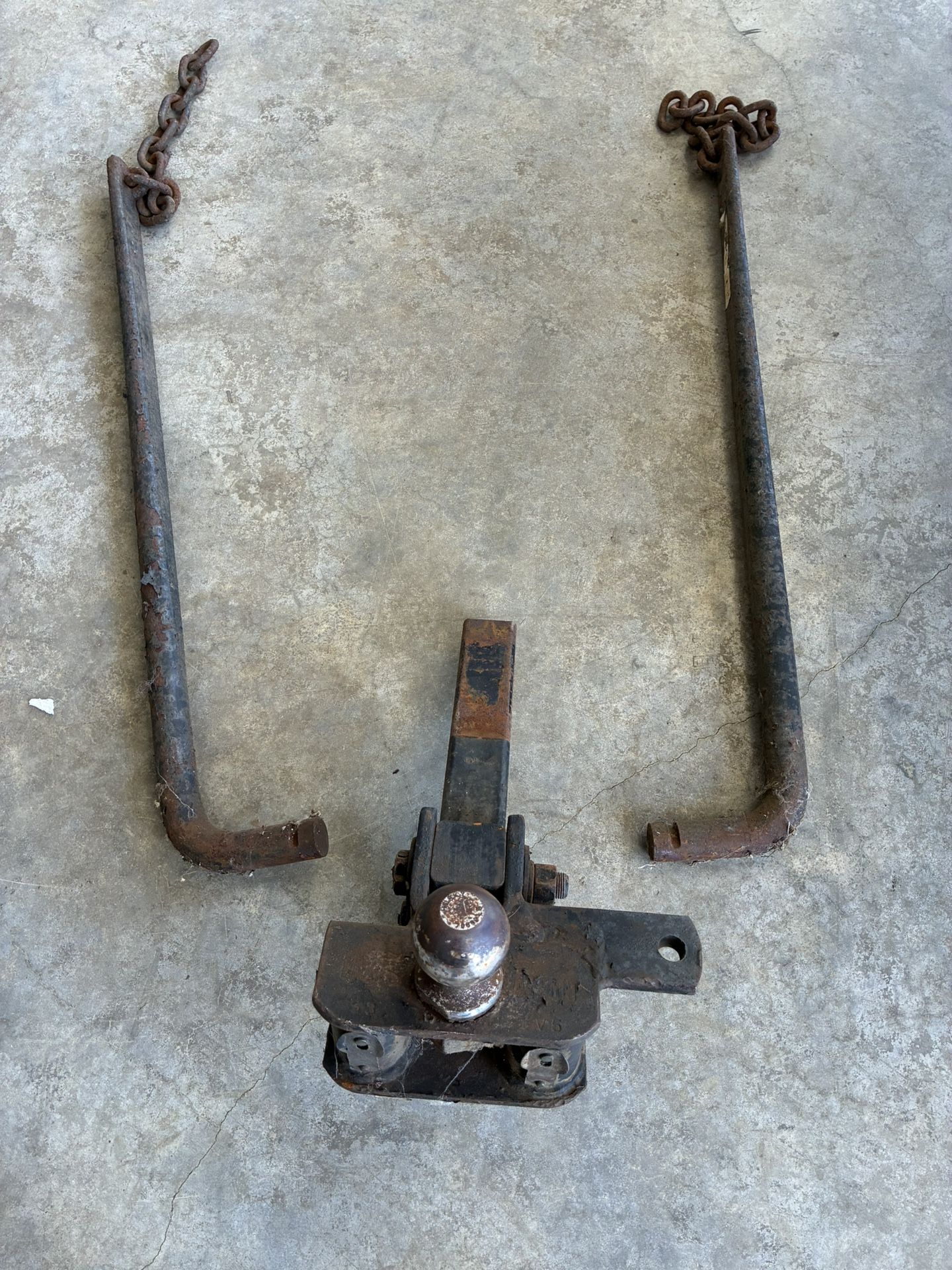 Hitch With Leveling Bars