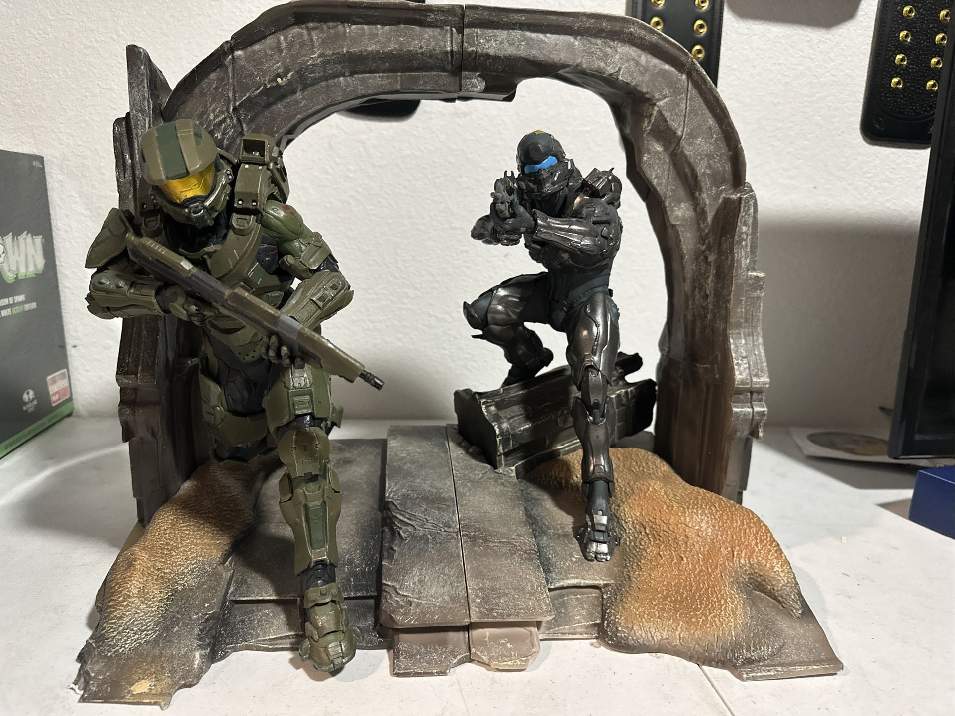 Halo 5 Guardians Limited Collector's Edition Master Chief & Spartan Locke Statue