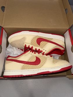 Nike dunk strawberry waffle Sz 12