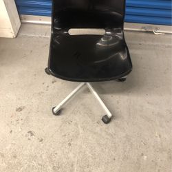 Black plastic desk chair good condition