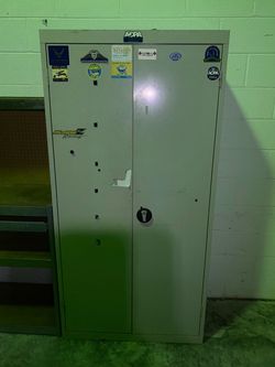 Chemical storage metal cabinet with lock