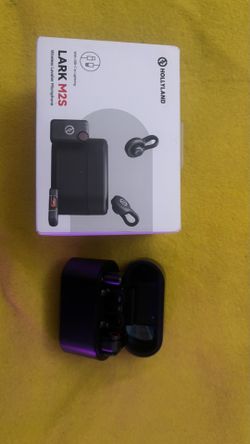 Hollyland Lark Wireless Microphones w charging case
