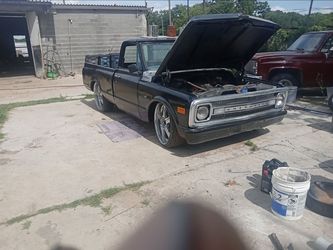 1969 C10 Chevrolet pickup w/24" rims