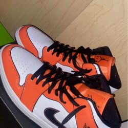Jordan 1 Mid 
