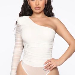 FASHION NOVA ONE SLEEVE BODYSUIT SIZE SMALL