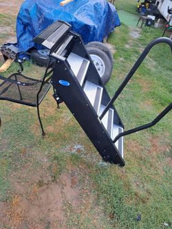 STEP ABOVE ENTRY WAY CAMPER OR RV STEPS