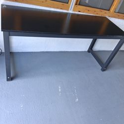 FREE DESK.
