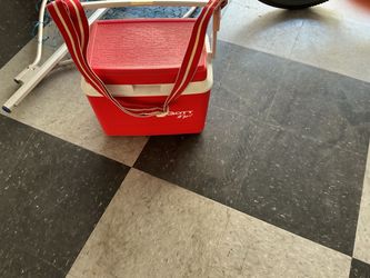 Ice chest by gott 6 pack or nice lunch pale like new