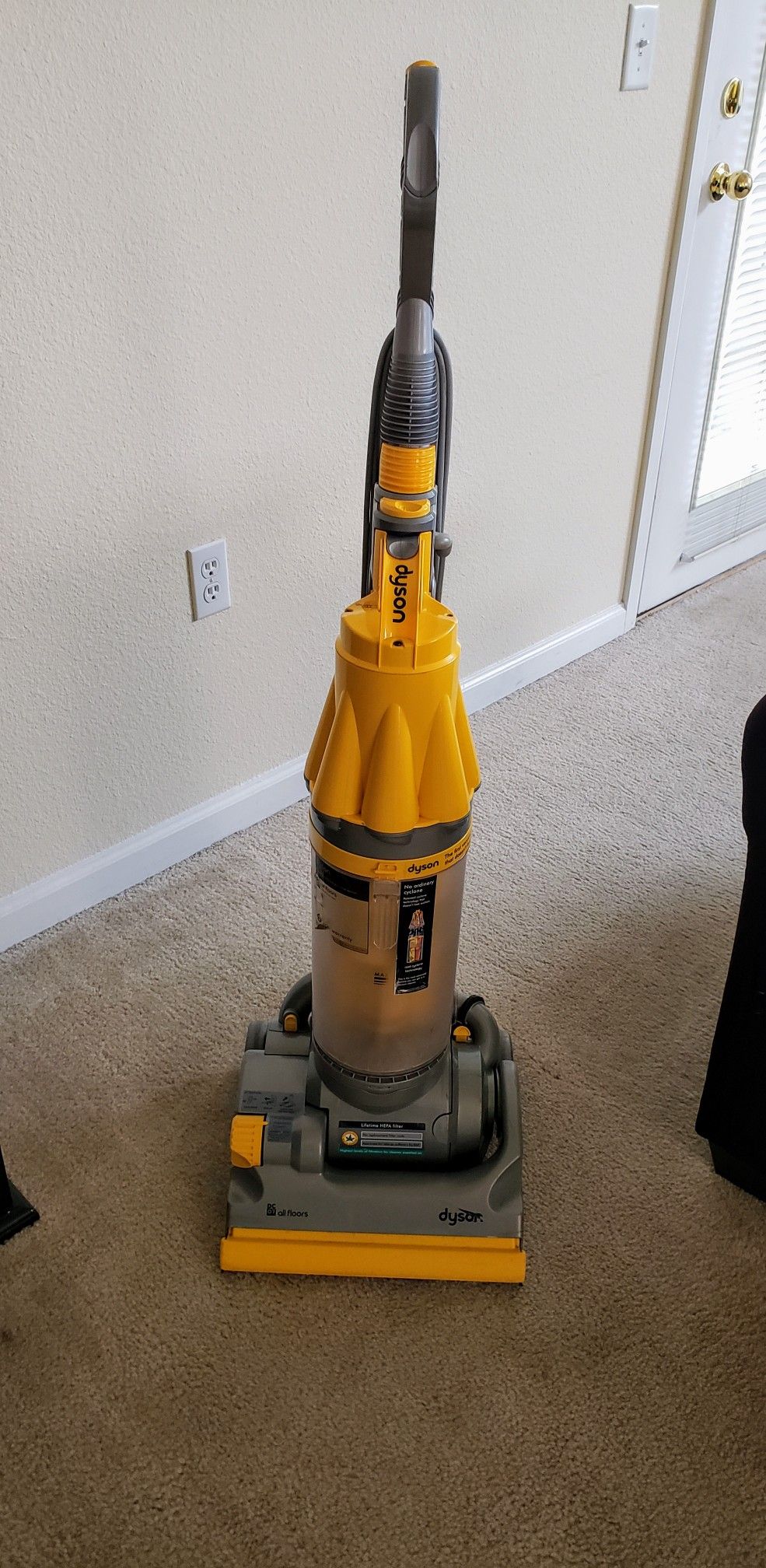 DYSON DC07 VACUUM (best name in vacuums)