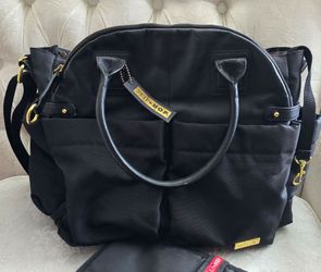Skip Hop Diaper Bag Satchel: Chelsea with Changing Pad