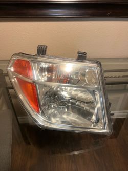 Nissan Pathfinder/Frontier 2005-2008 Right Side Headlight OEM