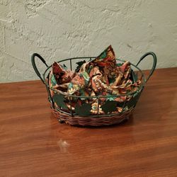 Basket With Fabric Lining 