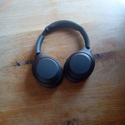 Sony Noise cancelling Headphones 