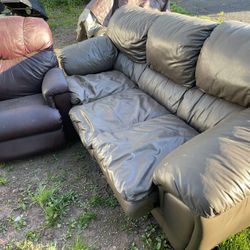 Free Couch That Comes With Ottoman  And Recliner 