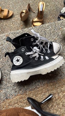 Kids size 1 converse