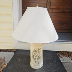 Vintage Ceramic Floral Living Room Bedroom Lamp with Plain White Shade and Bulb. 

Pickup in Burrsville, just outside of Denton, MD 21629. Serious inq