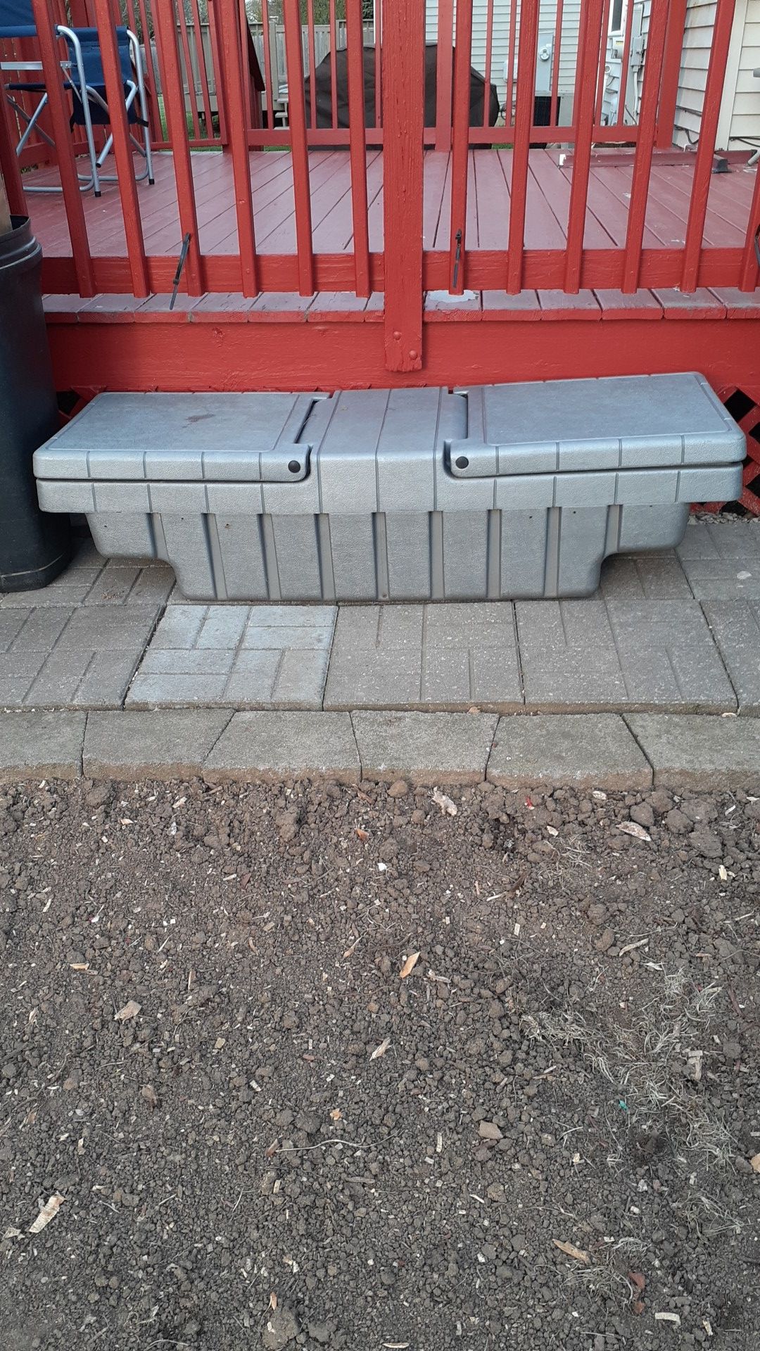 Truck tool box