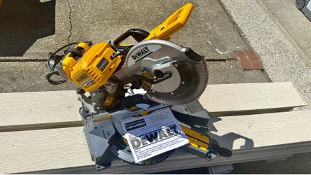 DeWalt 12” Sliding Compound Miter Saw (DHS790)