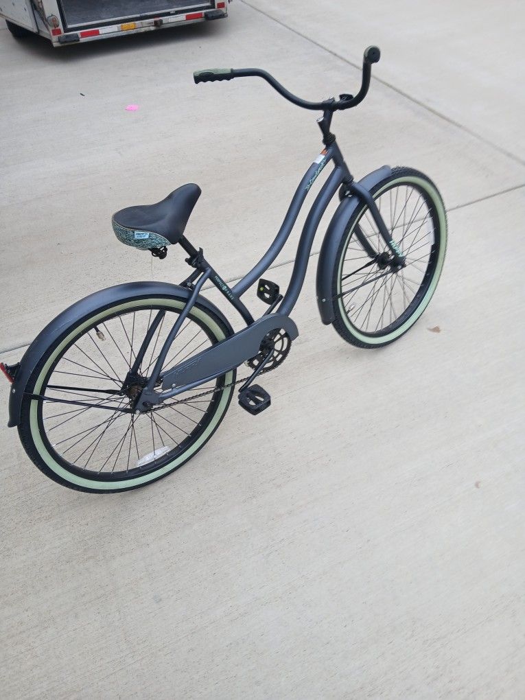 Huffy Cranbrook Comfort Cruiser Bike - 26-inch wheels - Gray