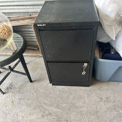 File Cabinet W/key