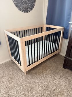 Crib w/ mattress