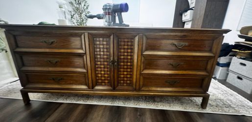 Thomasville Bedroom Dresser for sale (genuine wood)