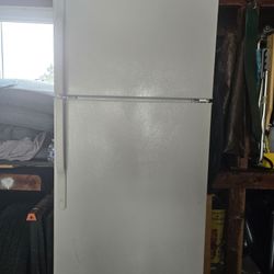 Used, GE Refrigerator,great For Garage 