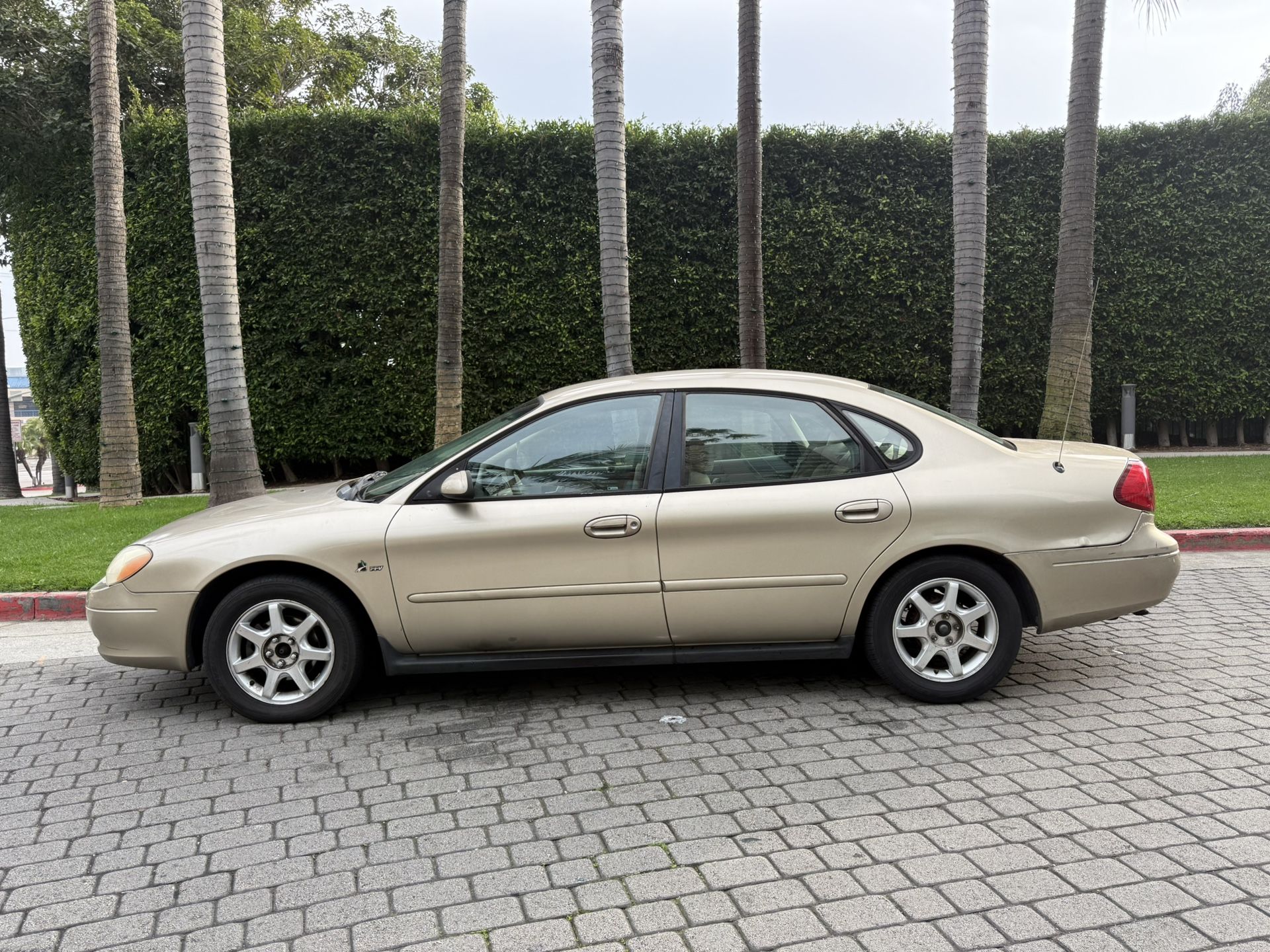2000 Ford Taurus