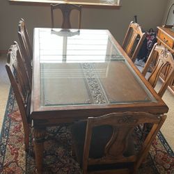 Dining Room Table & Chairs