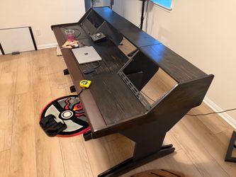 MUSIC WORKSTATION